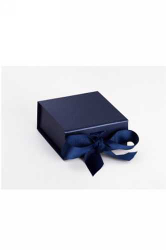 Luxueuze Magneetdozen Diamond & Satijn Navy 9.5x11x4.5cm 12st OP IS OP