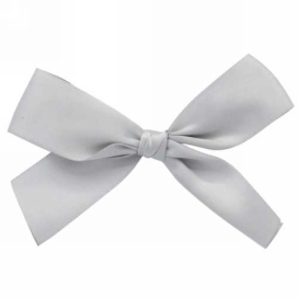 Strikje Satijn Licht Grijs Met Plakker 6x6cm 200stuks OP IS OP