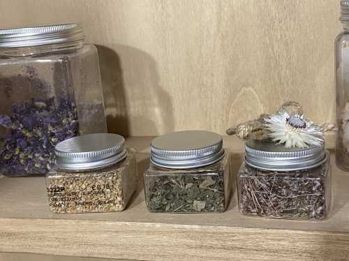 Plastic Potje Met Zilveren Schroefdeksel 4x7cm inhoud 60ml 6stuks