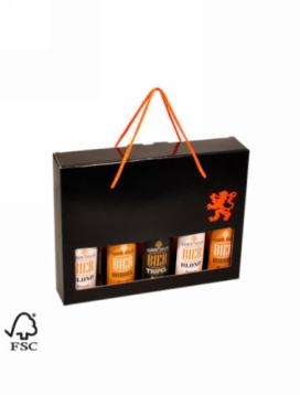 Bierverpakking Zwart 5 Flesjes Oranje Leeuw & Oranje Koord FSC® 50st Bierverpakking Zwart 5 Flesjes Oranje Leeuw & Oranje Koord FSC® 50st