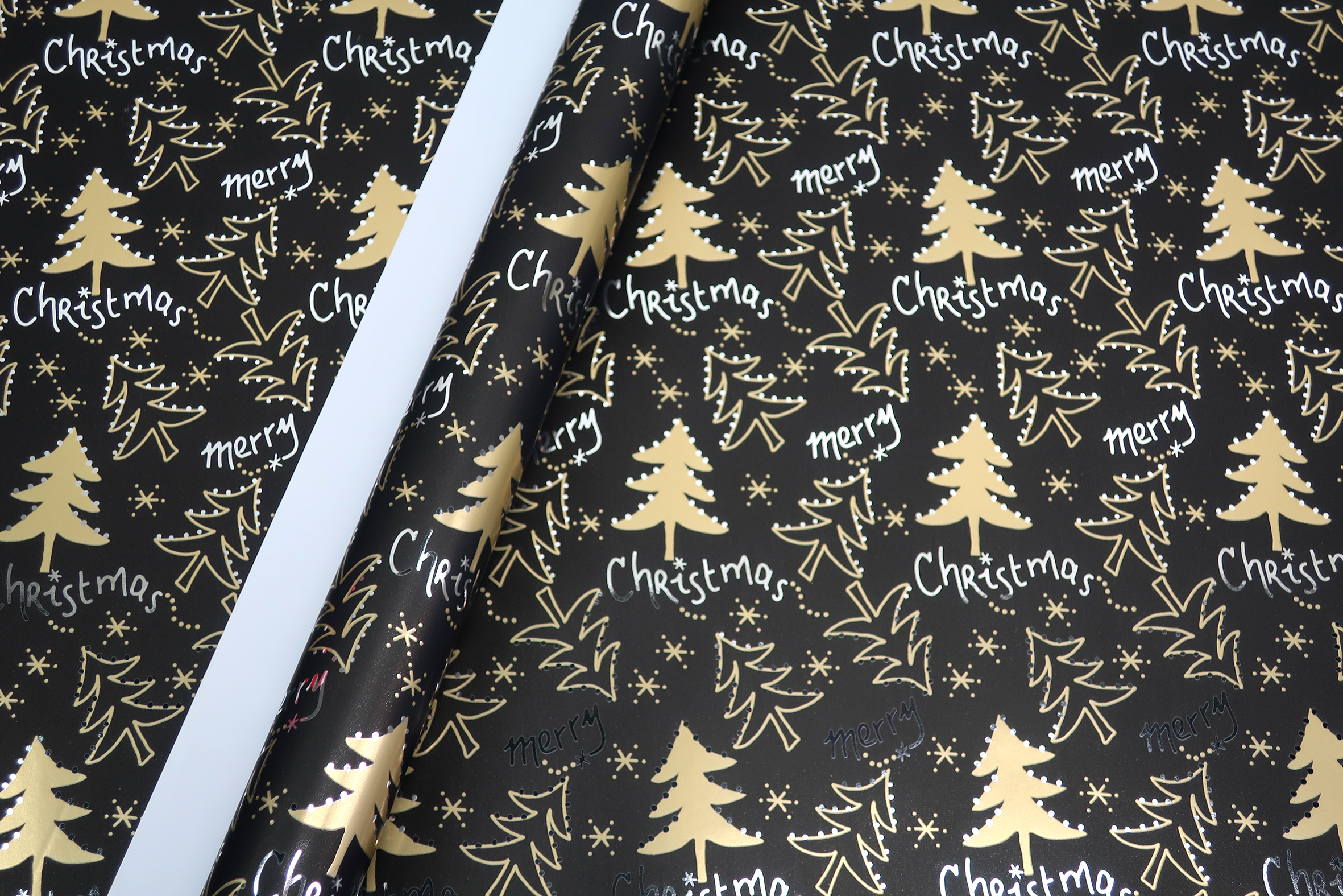 Kerstpapier Metallic Christmas Tree Black Gold 50cm  x 100 meter