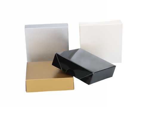 Kadodoosjes Dekseldoosje Zilver 12x12x3.5cm 250gr 25stuks OP IS OP