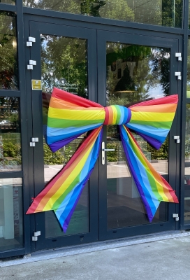 Megastrik StrikXXL Regenboog 150x75cm met Zuignap Megastrik StrikXXL Regenboog 150x75cm met Zuignap