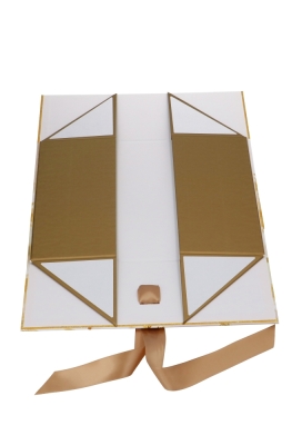 AKTIE Kerst Magneetdozen Golden Christmas Box & Lint 33x25x12cm 12st