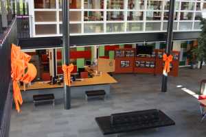 Decoratie Strik Wit 50x35+80cm Lint 18cm extra 50cm Lint