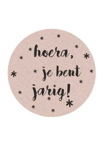 Etiketten Feest Hoera Je Bent Jarig Kraft & Zwart 4.7cm 500stuks OP IS OP