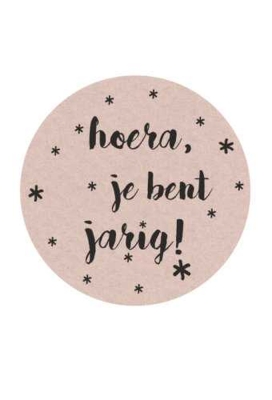 Etiketten Feest Hoera Je Bent Jarig Kraft & Zwart 4.7cm 500stuks OP IS OP