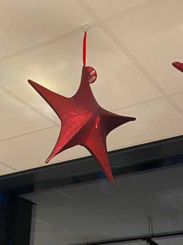 Decoratie Pionbino Stars Rood Klein 40cm doorsnee Met Koord 1stuks