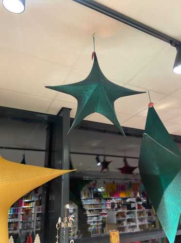 Decoratie Pionbino Stars Groen Medium 65cm doorsnee Met Koord 1stuks