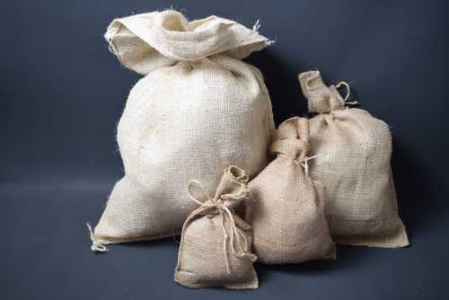 Jutezak Onbedrukt Middel Met Koord 20x30cm 25stuks